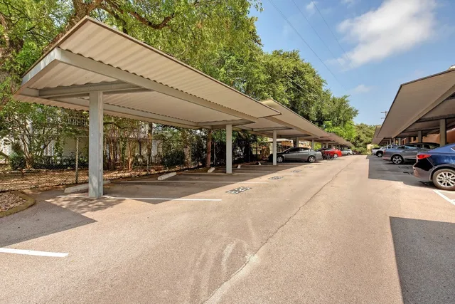 $1,750 | 1210 Windsor Road, Unit 117, Austin, TX 78703