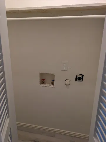 $1,750 | 1210 Windsor Road, Unit 117, Austin, TX 78703