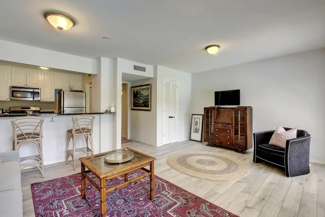 $1,750 | 1210 Windsor Road, Unit 117, Austin, TX 78703
