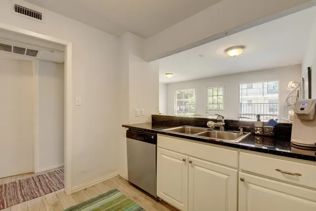 $1,750 | 1210 Windsor Road, Unit 117, Austin, TX 78703