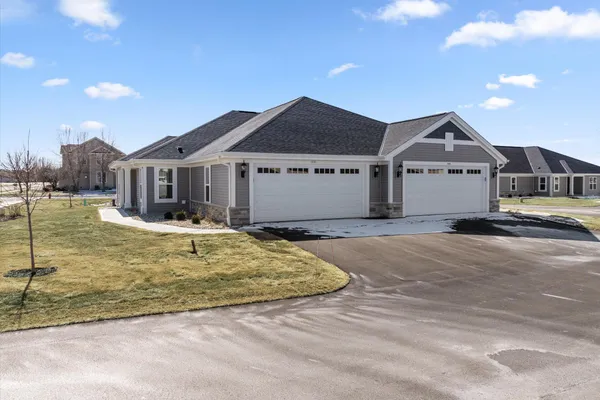 $399,900 | 536 Hunter Oaks Boulevard, Unit 501, Watertown, WI 53094