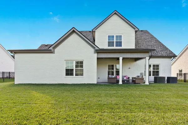 a front view of house with yard and garage