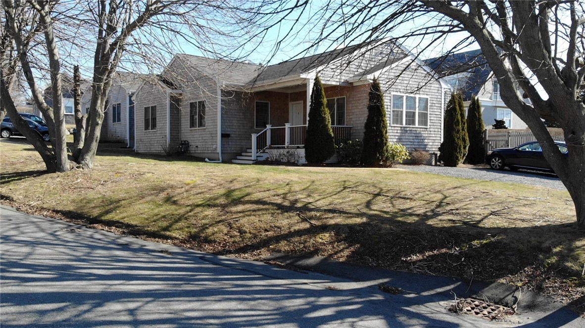 9 Hoover Road Middletown, RI 02842 - Photo 1 of 27 Gallery Image 1