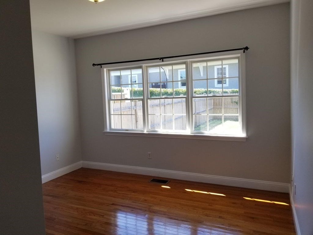 9 Hoover Road Middletown, RI 02842 - Photo 11 of 27 Gallery Image 11
