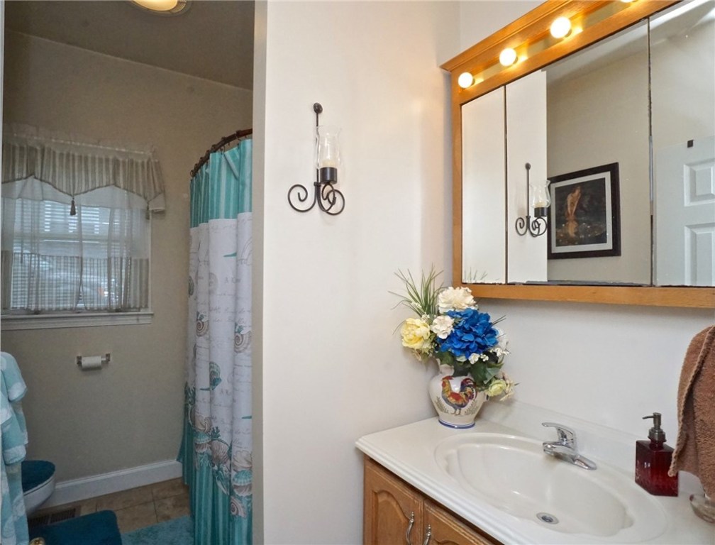 9 Hoover Road Middletown, RI 02842 - Photo 24 of 27 Gallery Image 24