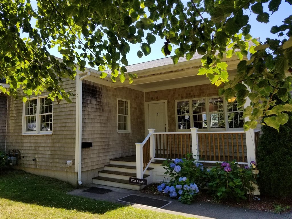 9 Hoover Road Middletown, RI 02842 - Photo 3 of 27 Gallery Image 3