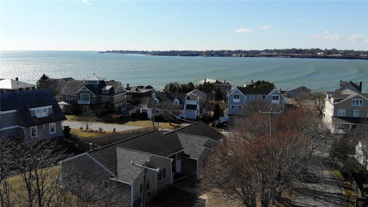 9 Hoover Road Middletown, RI 02842 - Photo 5 of 27 Gallery Image 5