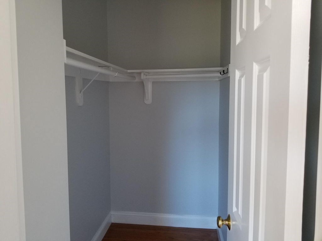 9 Hoover Road Middletown, RI 02842 - Photo 10 of 27 Gallery Image 10