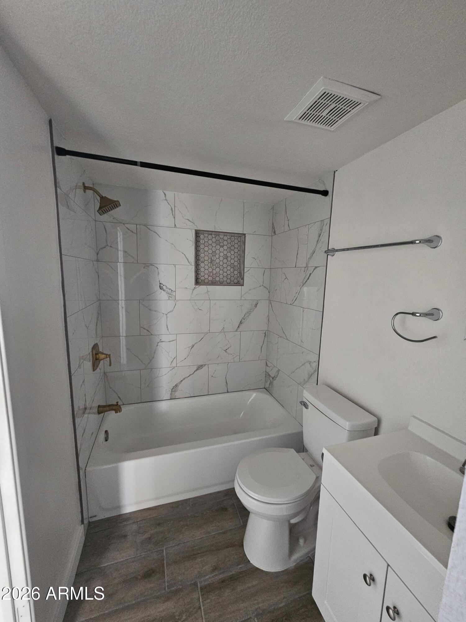 302 South Westfall Avenue, Unit 2 Tempe, AZ 85281 - Photo 13 of 19 a bathroom with a toilet a sink and bathtub