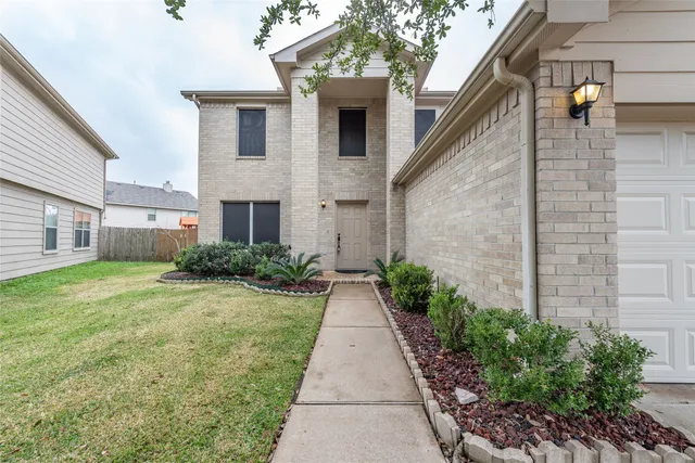 a view of a back yard of the house