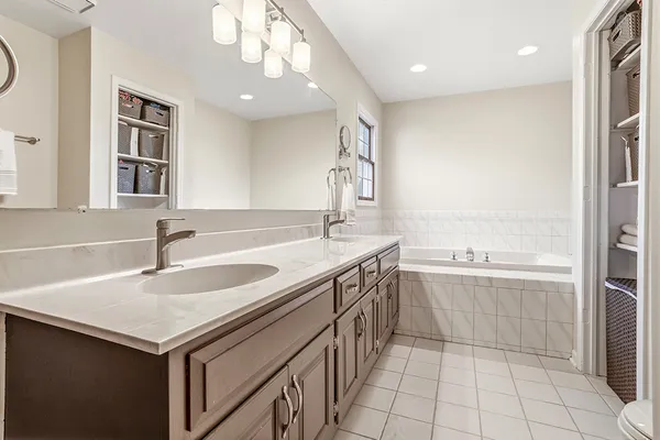 $750,000 | 11420 Swinford Lane, Mokena, IL 60448