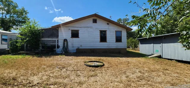 $124,900 | 112 Morey Street, Gonzales, TX 78629