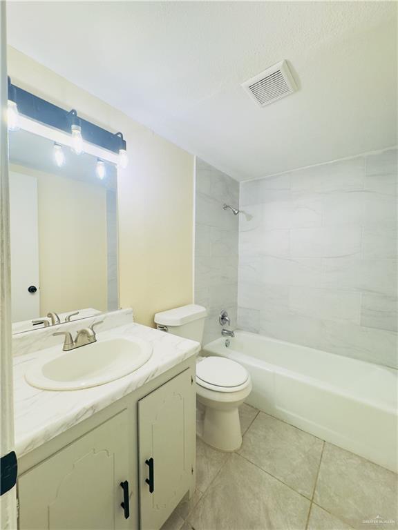 1620 West Samano Street Edinburg, TX 78539 - Photo 24 of 39 a bathroom with a sink mirror toilet and bathtub