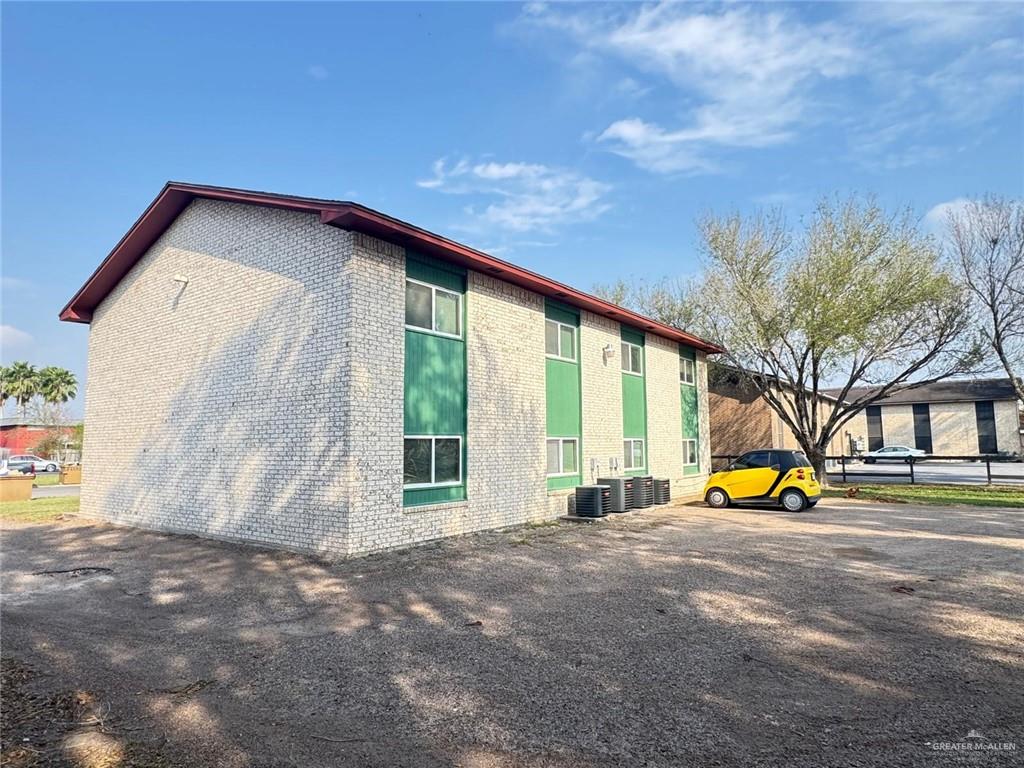 1620 West Samano Street Edinburg, TX 78539 - Photo 6 of 39 a view of an outdoor space with porch and garden