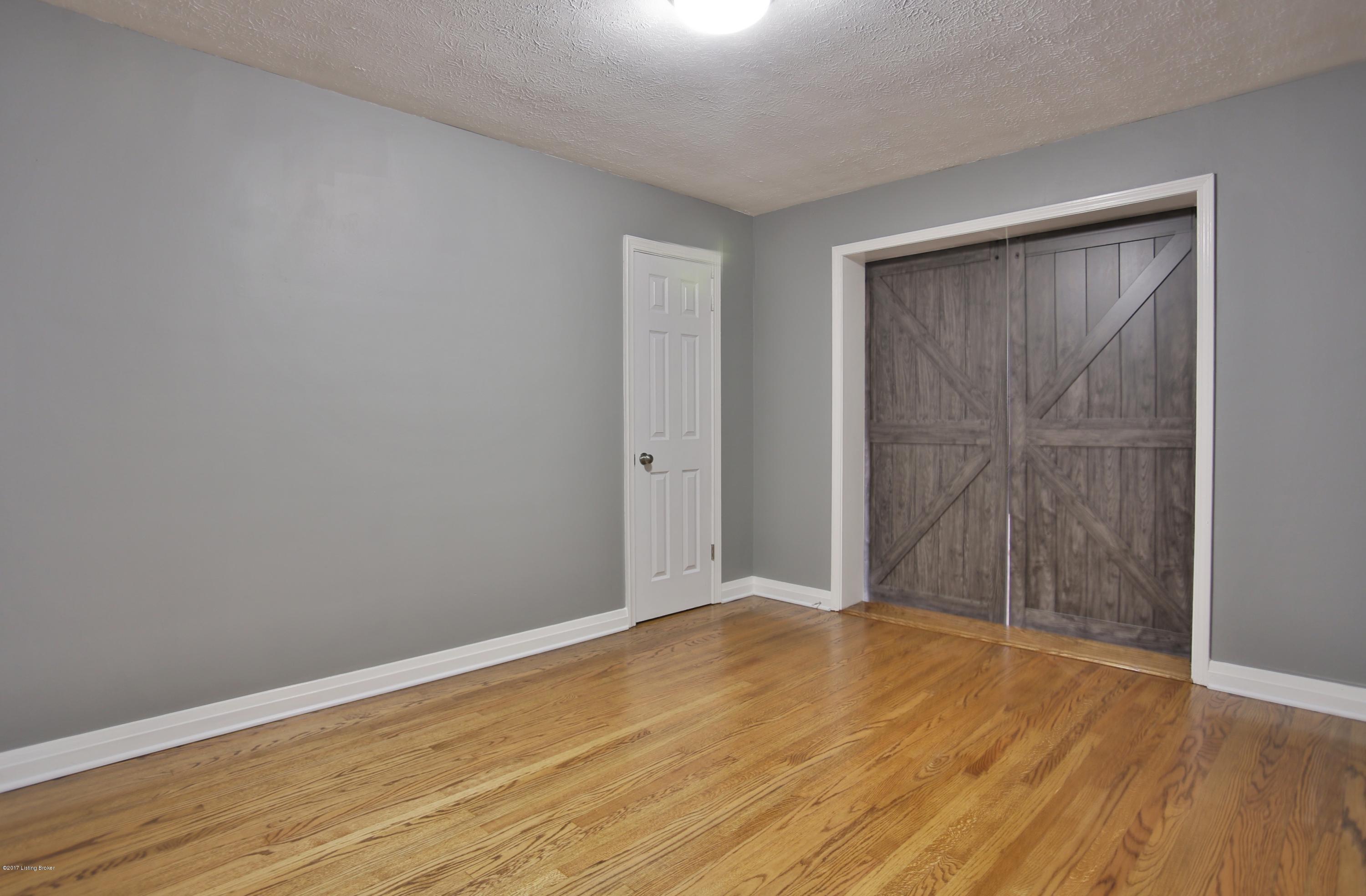 8275 Walker Road Louisville, KY 40258 - Photo 18 of 31 16
