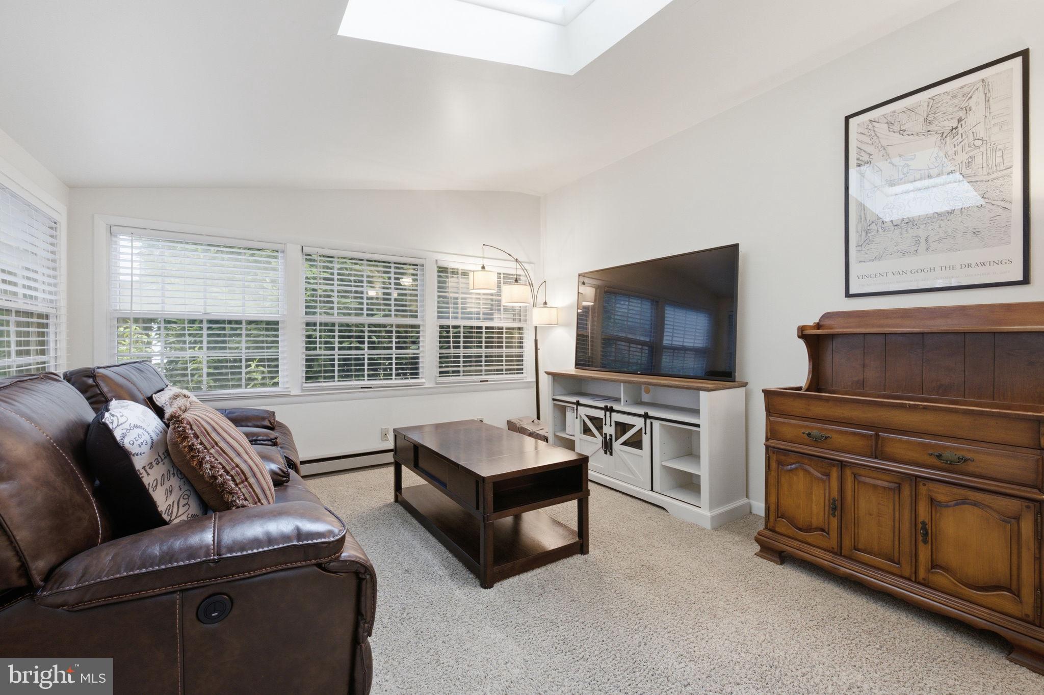 11937 Bayswater Road Gaithersburg, MD 20878 - Photo 28 of 55 Bright and inviting living space.