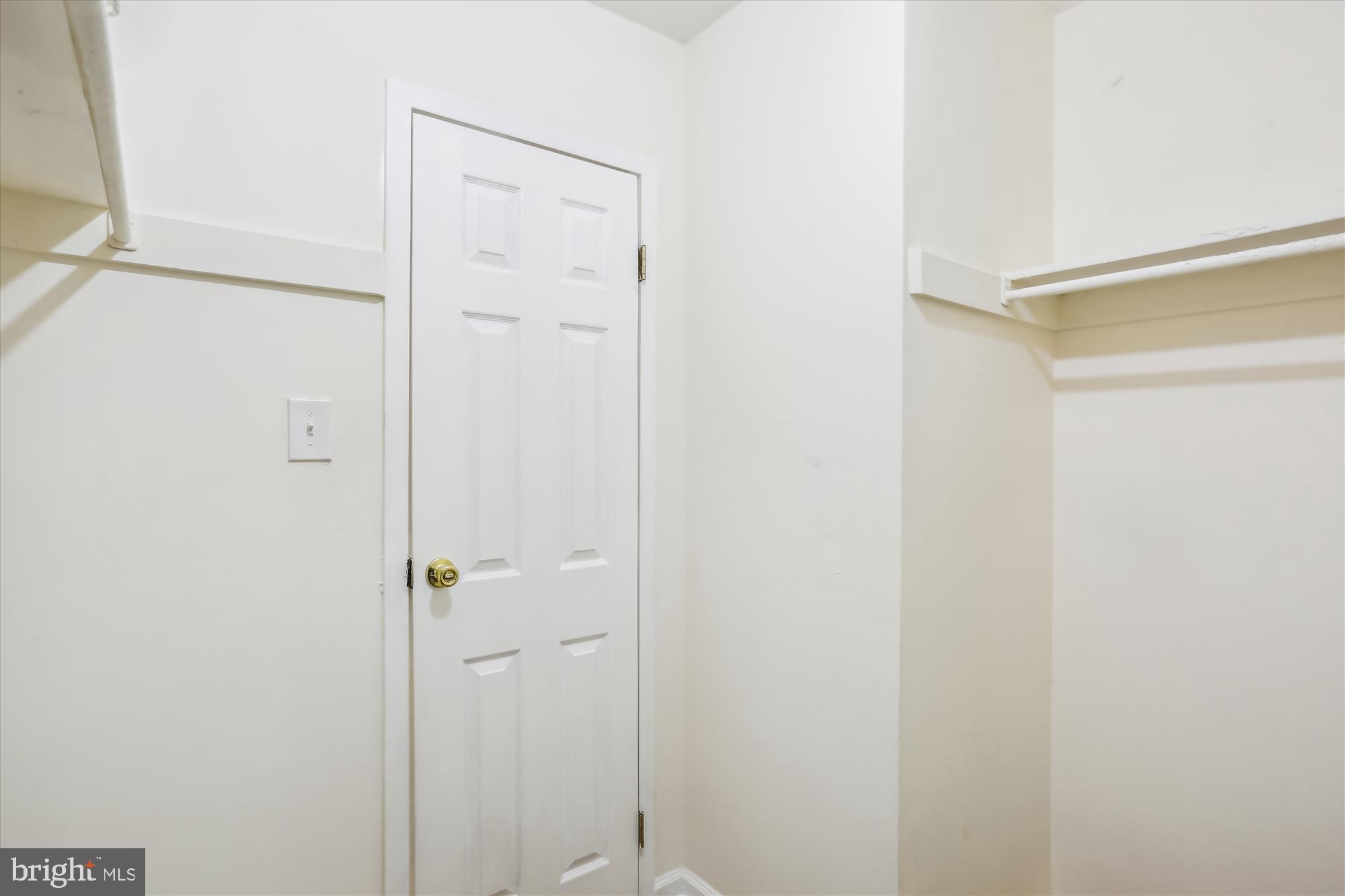 18612 Walkers Choice Road, Unit 1 Montgomery Village, MD 20886 - Photo 22 of 42 a bathroom with a glass shower door