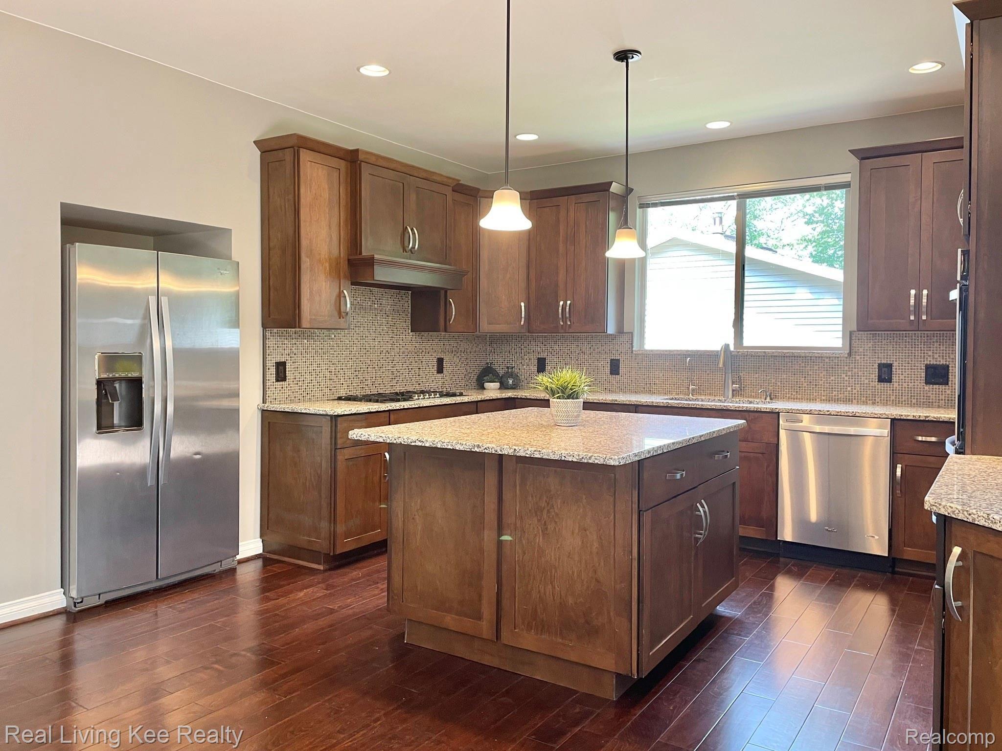 557 Curzon Road Rochester, MI 48307 - Photo 12 of 66 Custom kitchen with granite countertops