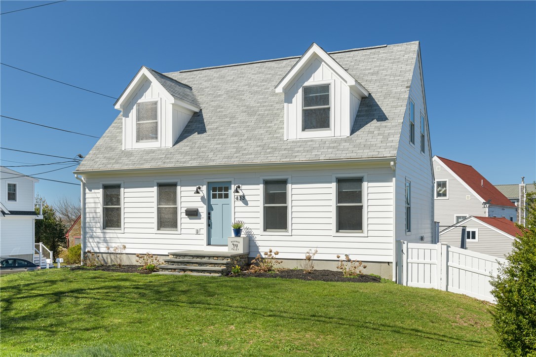 433 Wolcott Avenue Middletown, RI 02842 - Photo 2 of 44