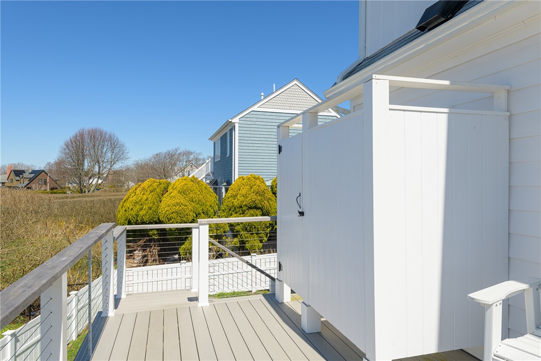 433 Wolcott Avenue Middletown, RI 02842 - Photo 21 of 44