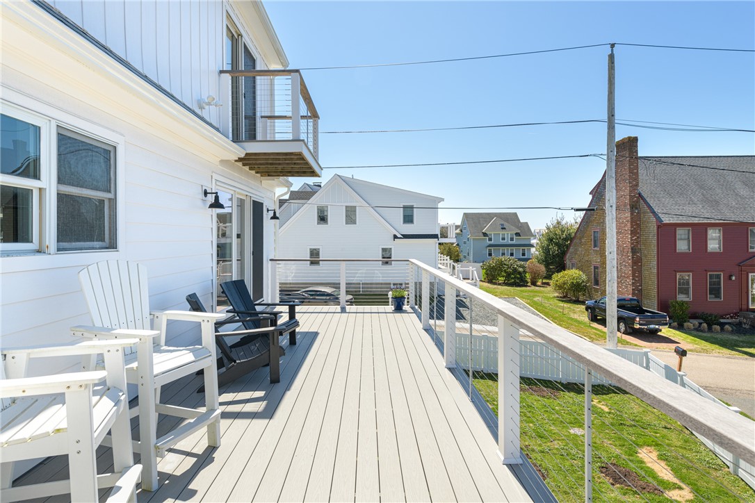 433 Wolcott Avenue Middletown, RI 02842 - Photo 23 of 44