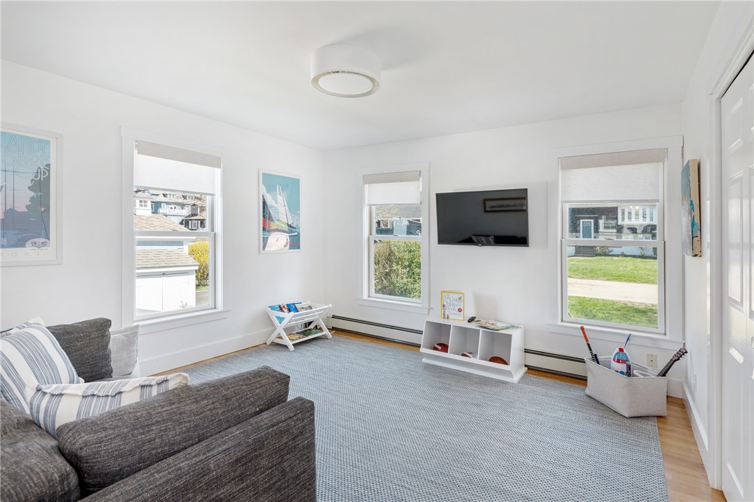 433 Wolcott Avenue Middletown, RI 02842 - Photo 25 of 44