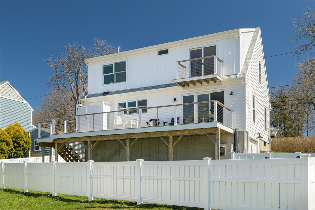 433 Wolcott Avenue Middletown, RI 02842 - Photo 5 of 44