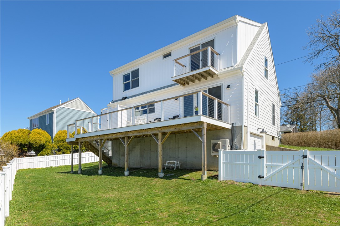 433 Wolcott Avenue Middletown, RI 02842 - Photo 6 of 44
