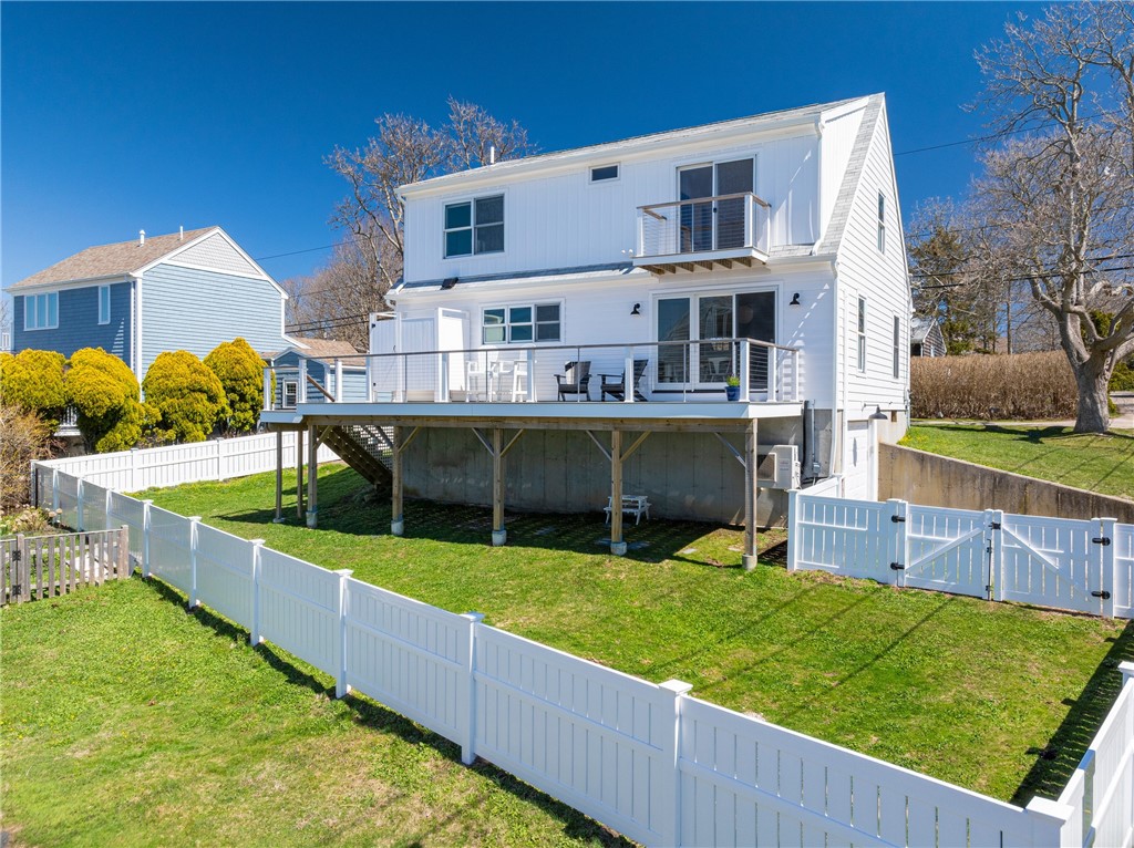 433 Wolcott Avenue Middletown, RI 02842 - Photo 7 of 44