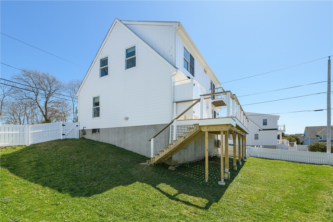 433 Wolcott Avenue Middletown, RI 02842 - Photo 8 of 44