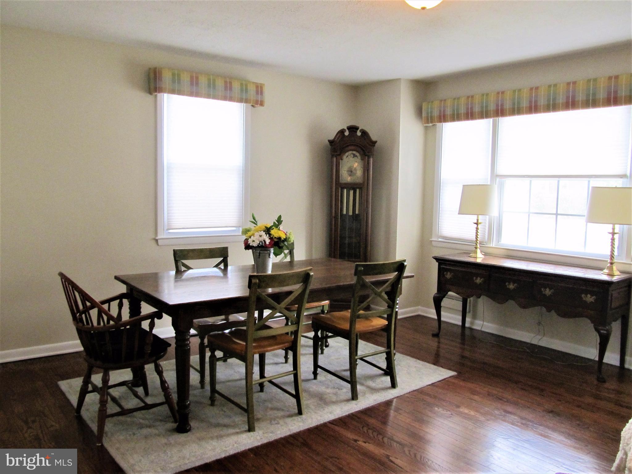 558 Fairmount Road Linthicum Heights, MD 21090 - Photo 2 of 30 a dining room with furniture and window