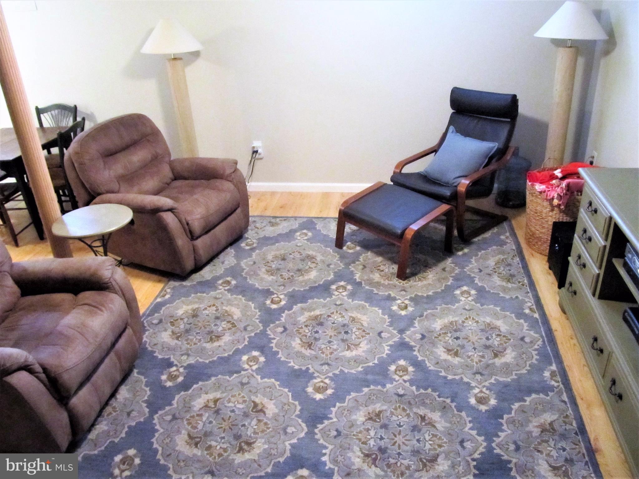 558 Fairmount Road Linthicum Heights, MD 21090 - Photo 15 of 30 a living room with furniture