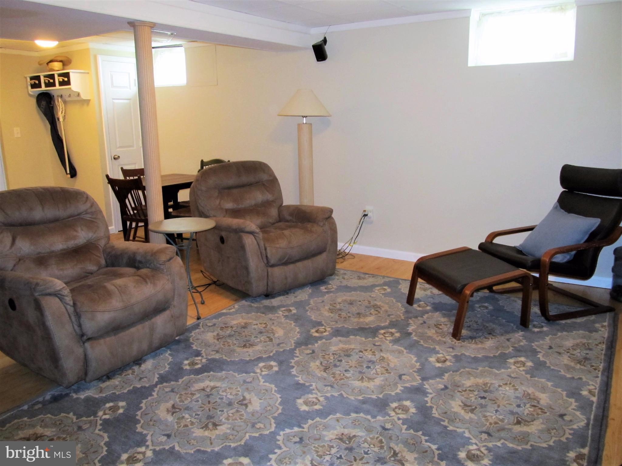558 Fairmount Road Linthicum Heights, MD 21090 - Photo 16 of 30 a living room with furniture and a window