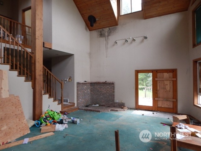 19312 Skinner Road Granite Falls, WA 98252 - Photo 10 of 23 a view of an entryway with wooden floor