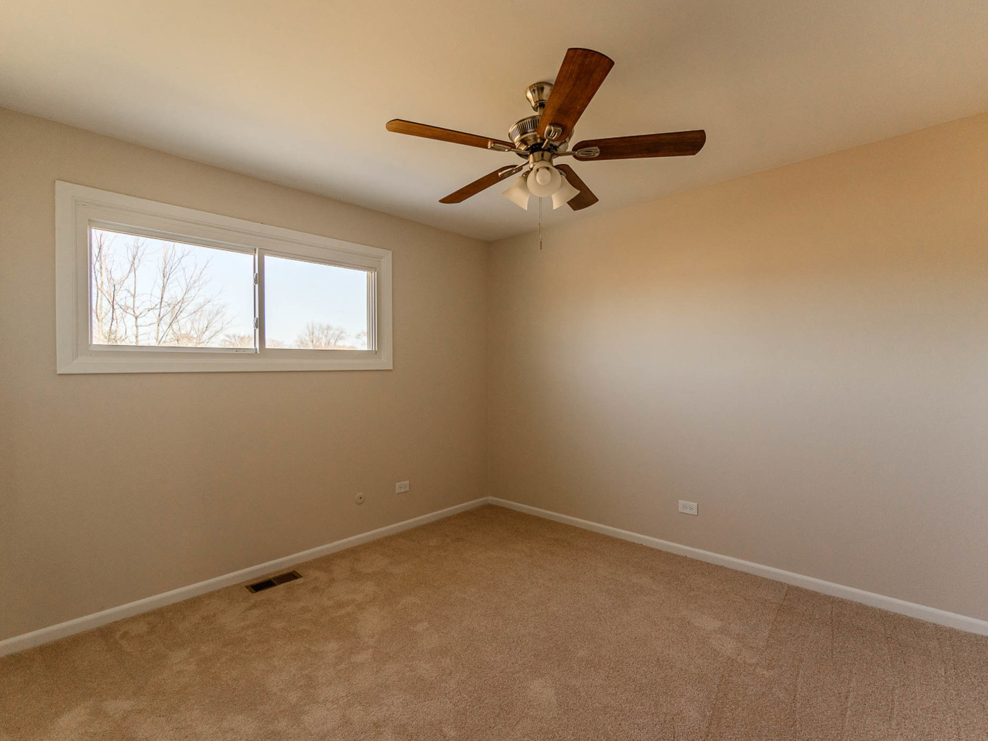 624 Farmview Road University Park, IL 60484 - Photo 13 of 16 an empty room with a window and a ceiling fan
