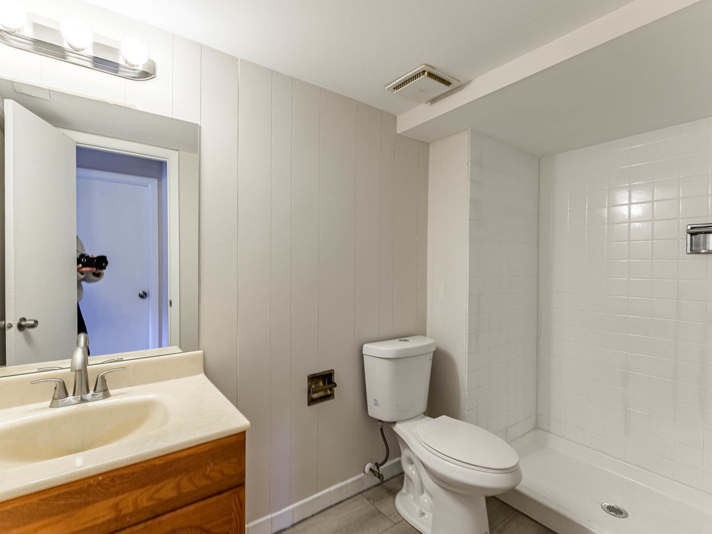 624 Farmview Road University Park, IL 60484 - Photo 9 of 16 a bathroom with a sink toilet vanity and shower