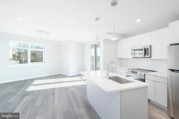 $2,050 | 3449 Scotts Lane, Unit B423, Philadelphia, PA 19129