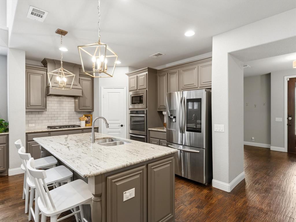 100 Griffith Court Euless, TX 76039 - Photo 9 of 40