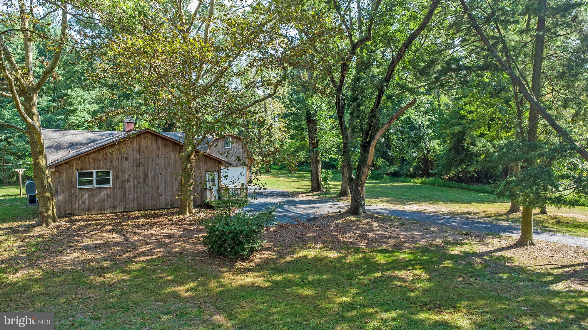 78 North Hook Road Pennsville, NJ 08070 - Photo 24 of 26 a backyard of a house with lots of green space
