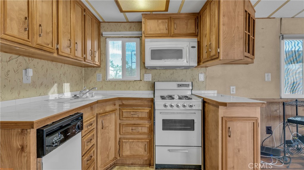 69801 Ramon Road, Unit 185 Cathedral City, CA 92234 - Photo 7 of 34 Kitchen