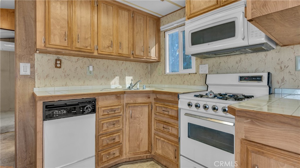 69801 Ramon Road, Unit 185 Cathedral City, CA 92234 - Photo 9 of 34 Kitchen