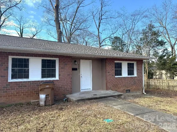 $1,250 | 323 North Flint Street, Lincolnton, NC 28092