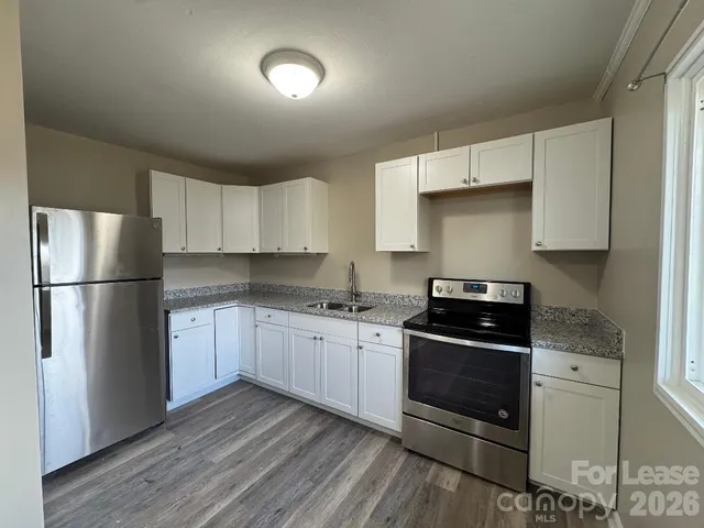 $1,300 | 323 North Flint Street, Lincolnton, NC 28092