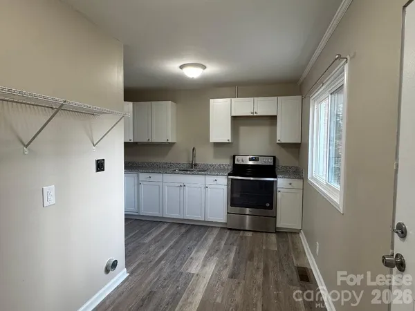 $1,250 | 323 North Flint Street, Lincolnton, NC 28092