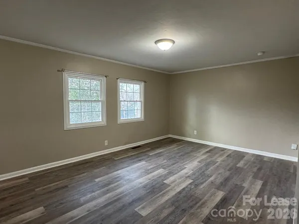 $1,250 | 323 North Flint Street, Lincolnton, NC 28092