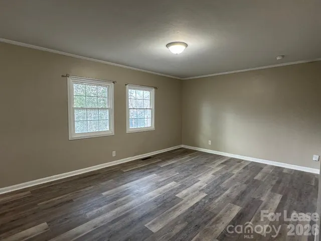 $1,300 | 323 North Flint Street, Lincolnton, NC 28092