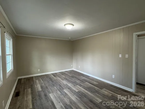 $1,250 | 323 North Flint Street, Lincolnton, NC 28092