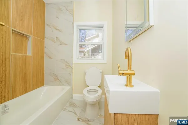 $3,400 | 69 Ross Avenue, Unit 1, Hackensack, NJ 07601