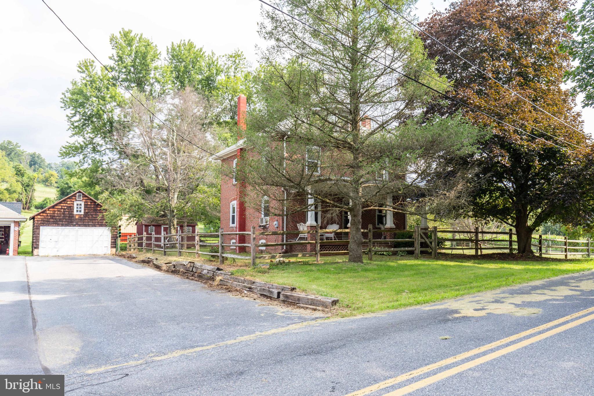 134 Lewis Road Reading, PA 19606 - Photo 2 of 37