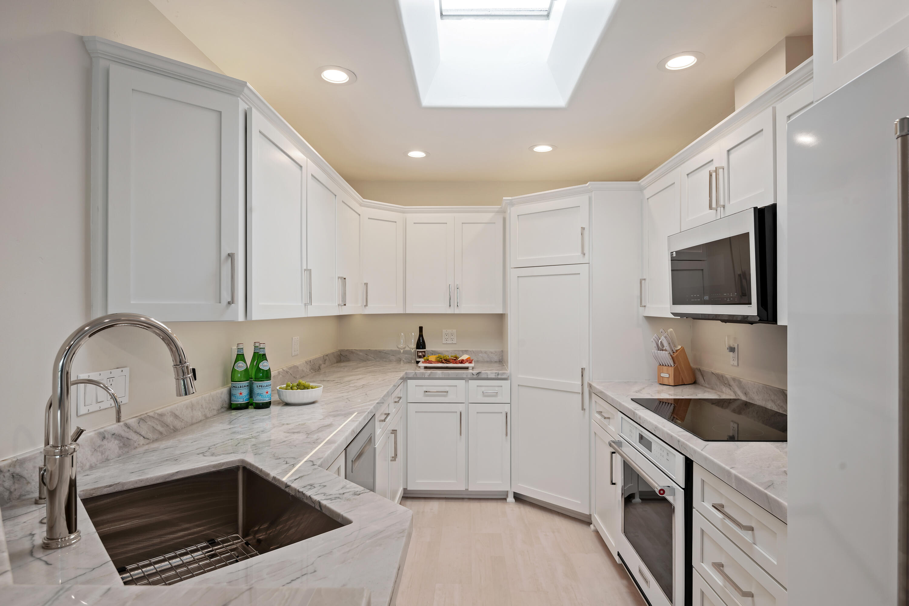 1046 Fairway Road Montecito, CA 93108 - Photo 10 of 24 10 - Kitchen